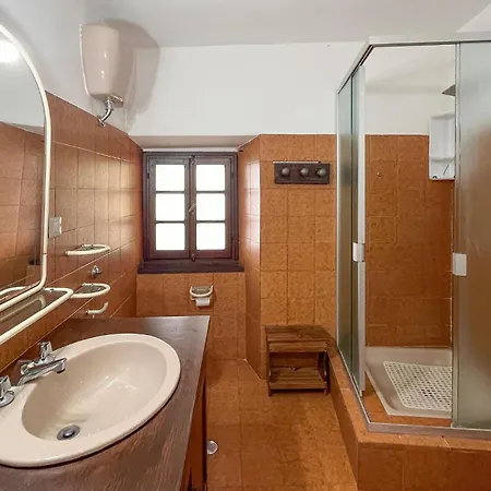 3 Bedroom Awesome In Casa vacanze Loro Ciuffenna