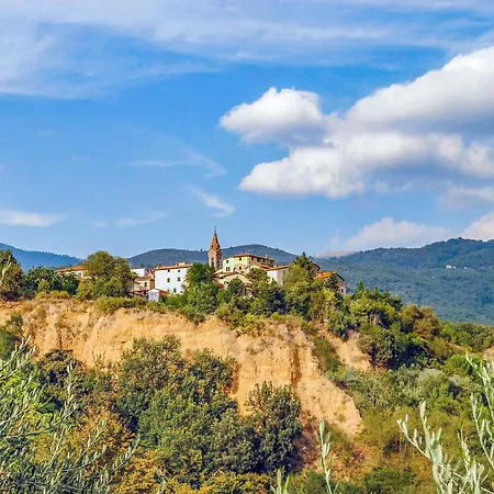 Casa vacanze 3 Bedroom Awesome In Loro Ciuffenna