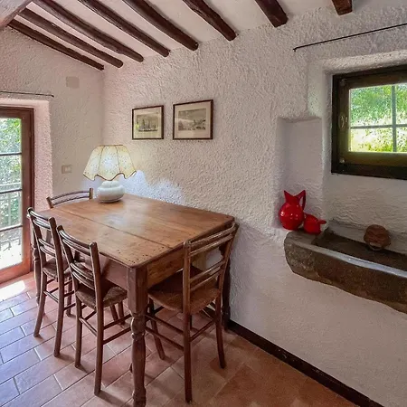 3 Bedroom Awesome In Casa vacanze Loro Ciuffenna