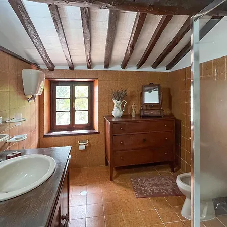 3 Bedroom Awesome In Loro Ciuffenna