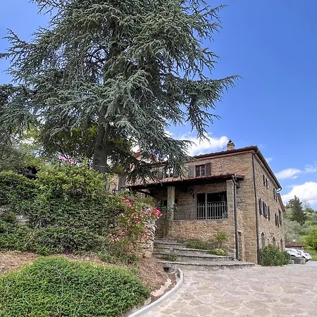 3 Bedroom Awesome In Loro Ciuffenna