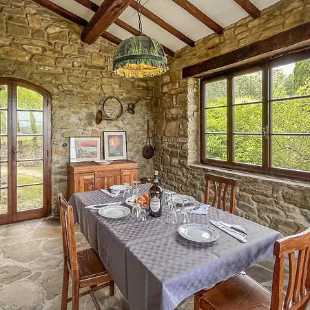 3 Bedroom Awesome In Casa vacanze Loro Ciuffenna